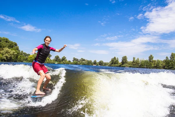 Girl rides a study wakesurfing — Stock Photo, Image