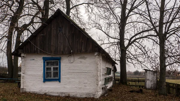 Vecchia casa in legno. Ucraina. Polacchi. — Foto Stock