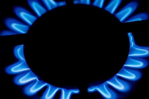 Газовая плита. горящий газ — стоковое фото