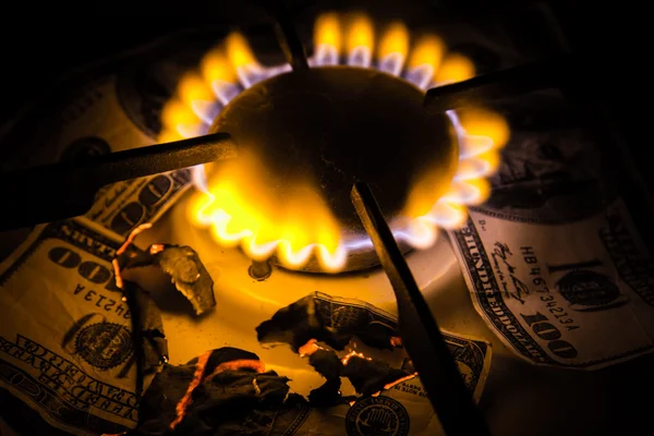Газовая плита. Доллары на газовую плиту — стоковое фото