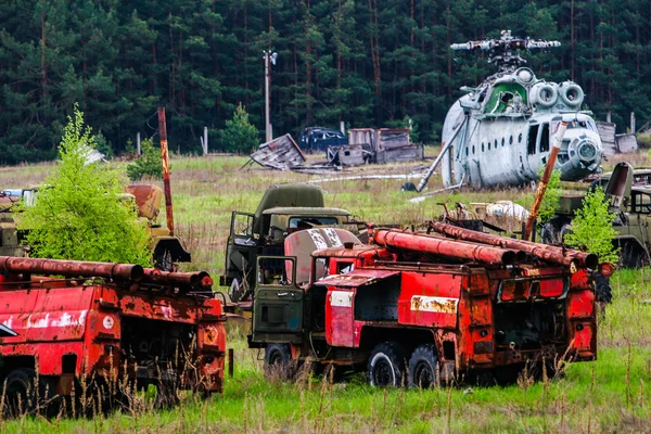 Ukrajna. Kizárását övezetben. Chernobyl. Pripjaty. -2007.05.04. CEMET — Stock Fotó