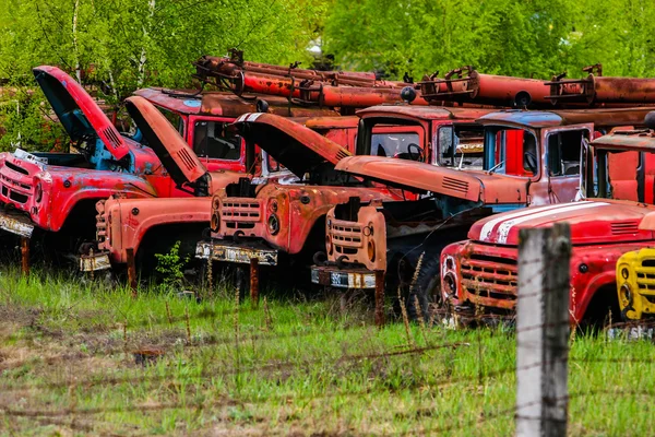 UCRÂNIA. Zona de Exclusão. Chernobyl. Pripyat. - 2007.05.04. Cemet — Fotografia de Stock