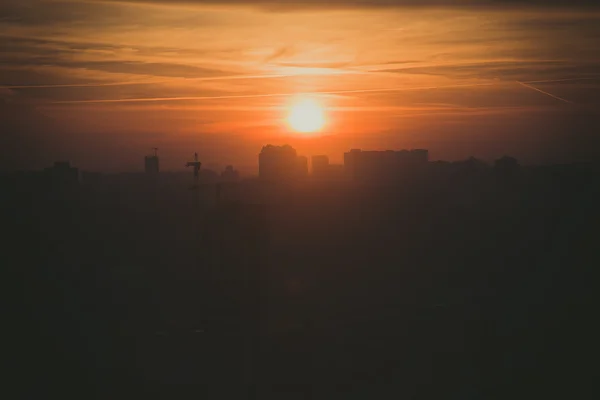 Pôr do sol. Megapolis. Ucrânia. Kiev — Fotografia de Stock