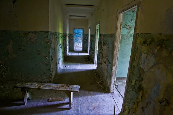 Sperrzone. Tschernobyl. Pripjat. Ukrainisch. Abgebrochene Schule — Stockfoto