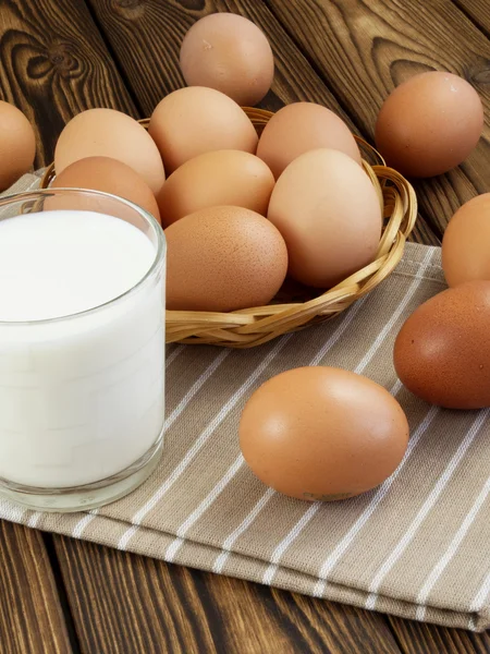 Jaja i szklankę mleka — Zdjęcie stockowe