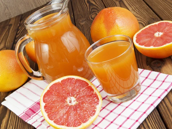 Grapefruit juice in glass — Stock Photo, Image