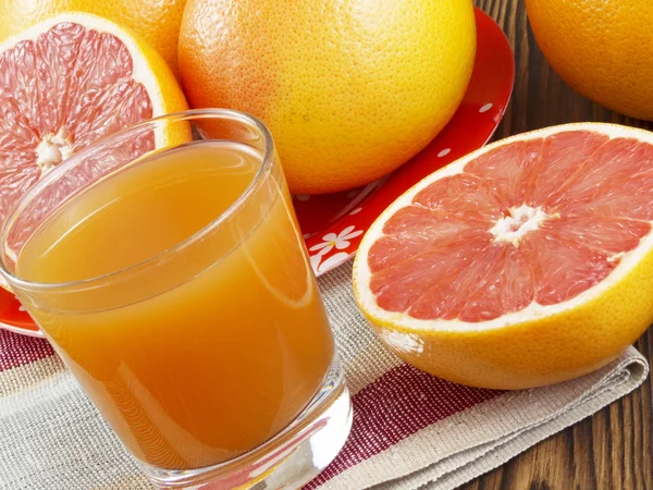 Grapefruit juice in glass — Stock Photo, Image