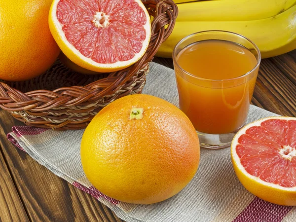 Grapefruit juice in glass — Stock Photo, Image