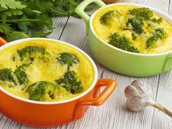 Ovenschotel met broccoli en kaas Stockfoto