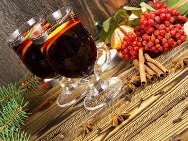 Baharat ile kırmızı şarap mulled 