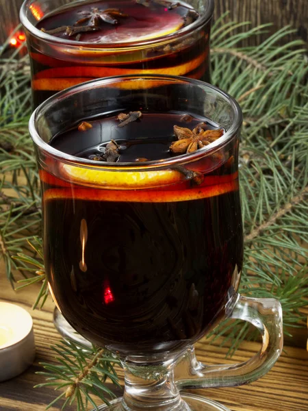 Mulled red wine with spices — Stock Photo, Image