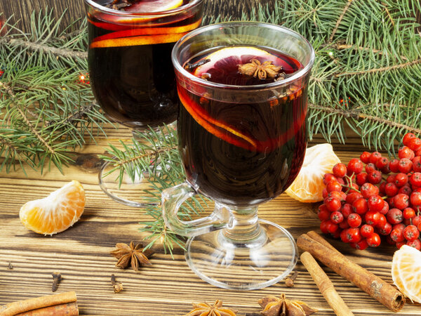Mulled red wine with spices 
