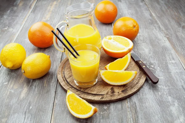Juice and oranges — Stock Photo, Image