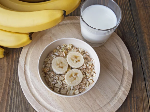 Haferbrei mit Bananen und Joghurt — Stockfoto