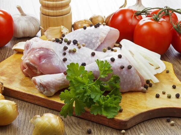 Kuřecí stehno se zeleninou — Stock fotografie