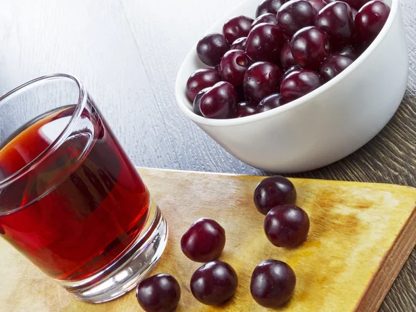 Kirschsaft im Glas — Stockfoto