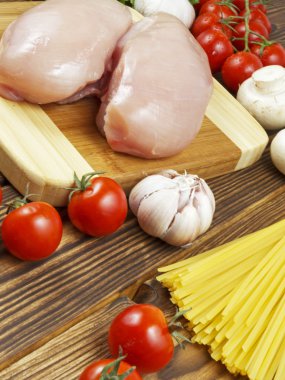 sebze ve spagetti ile tavuk göğsü 