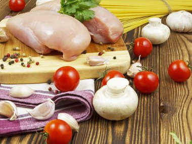 sebze ve spagetti ile tavuk göğsü