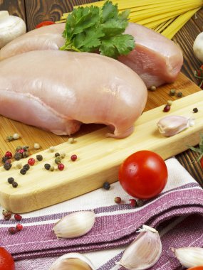 sebze ve spagetti ile tavuk göğsü