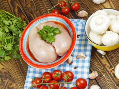 sebze ve spagetti ile tavuk göğsü