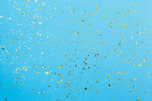 Confete Dourado Sobre Fundo Papel Azul Fundo Festivo Férias Congratulações — Fotografia de Stock