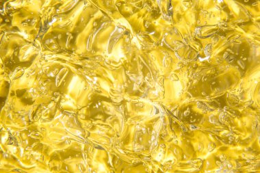 Şeffaf sıvı jel serumu dokusu. Kozmetik doku arka planı, cilt bakımı ürünü. Tüy dökümü için sarı balmumu ya da şeker macunu. Tüy dökümü, ağda, tüysüz pürüzsüz cilt.