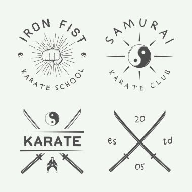 Vintage karate ya da dövüş sanatları logo, amblem, rozet, etiket kümesi