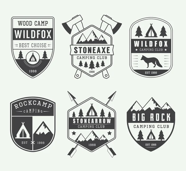 Set von Vintage-Camping-Etiketten, Abzeichen und Logos — Stockvektor
