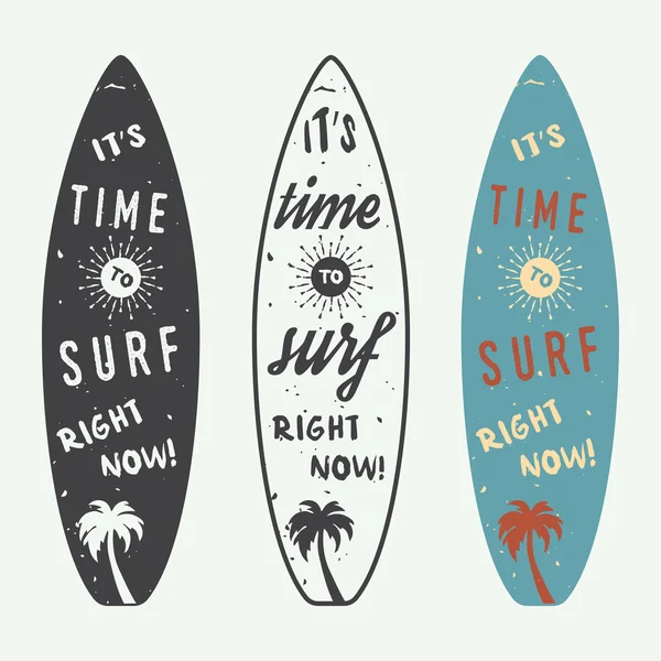 Ensemble de logos de surf, étiquettes, badges et éléments dans un style vintage — Image vectorielle