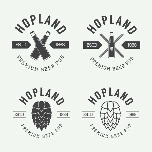 Uppsättning av vintage öl och pub logotyper, etiketter och emblem med flaskor, humle och vete — Stock vektor