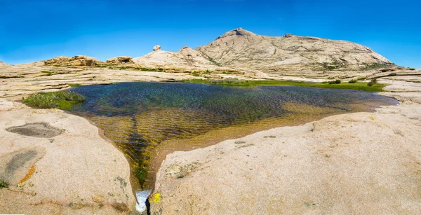 Bectau-ata - Kazakistan'ın dağlık arazi.