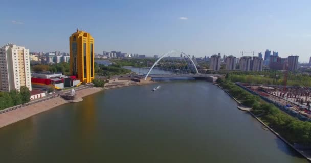 Astana. İşim Nehri. — Stok video