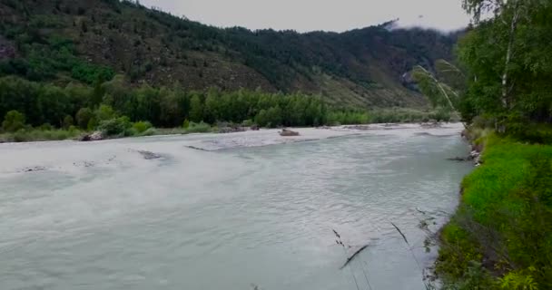 Bukhtarma rivier. Oost-Kazachstan. — Stockvideo