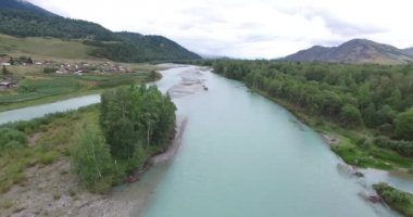 Bukhtarma Nehri. Doğu Kazakistan.