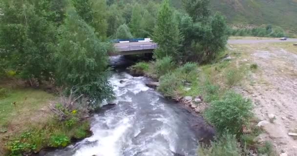 Berg rivier Naryn. — Stockvideo