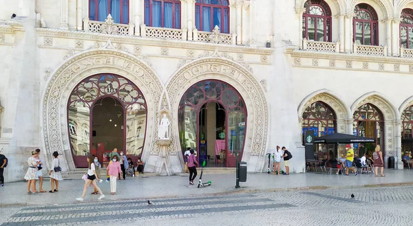 Rossio Tren İstasyonu, Lizbon, Portekiz, 8 Ağustos 2021 İstasyon girişi
