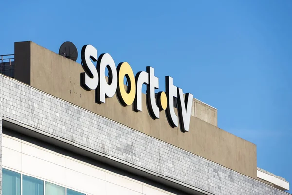 Spor TV medya şirketi logosu parktaki binasının üzerinde. das nacoes, Lizbon, Portekiz