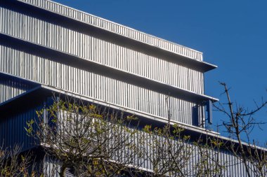 Lizbon, Portekiz 'deki Camoe tiyatrosunun modern mimari cephesi.