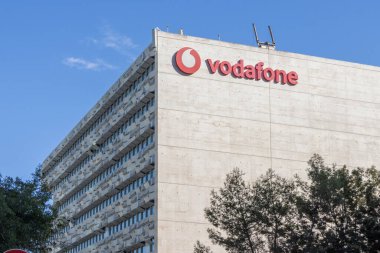 Vodafone logosu ve dış yapı, Portekiz 'deki iş ve kurumsal moderniteyi temsil etmektedir.