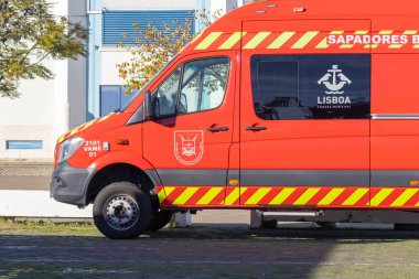 Lizbon İtfaiye Acil Durum Destek Minibüsü Kamu Hizmeti ve Güvenliği 'ni temsil ediyor