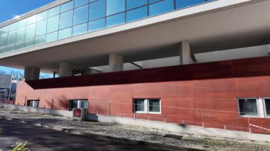 Lizbon Yüksek Sağlık Teknolojisi Politeknik Enstitüsü 'nün binasının panoramik görüntüsü