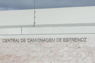 Estremoz, Portekiz 'deki mermer kiremitli merkez de camionagem cephesinin ayrıntıları