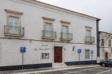 Bulutlu bir günde Profesör Joaquim Vermelho Belediye Müzesi 'nin tarihi yüzü