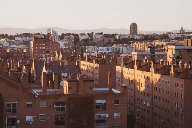 Gün batımında şehrin güzel manzarası. Madrid mi? İspanya.