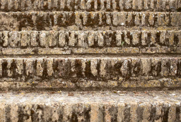 Старая Каменная Лестница Пропитанная Мхом — стоковое фото