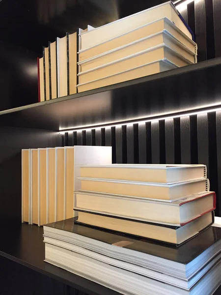 Books Stacked Black Shelf — Stock Photo, Image