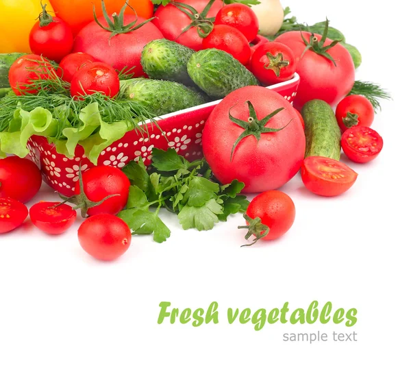 Verduras frescas y jugosas sobre un fondo blanco con espacio para el texto . — Foto de Stock