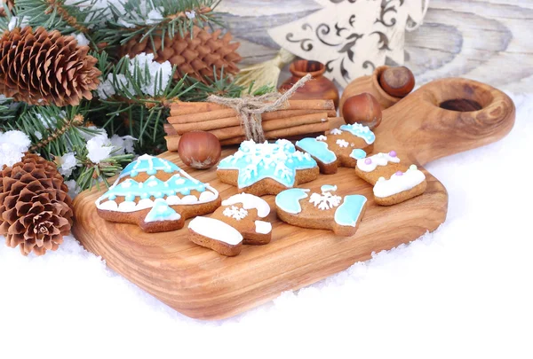 圣诞节背景与一棵圣诞树和姜汁饼干的分支. — 图库照片