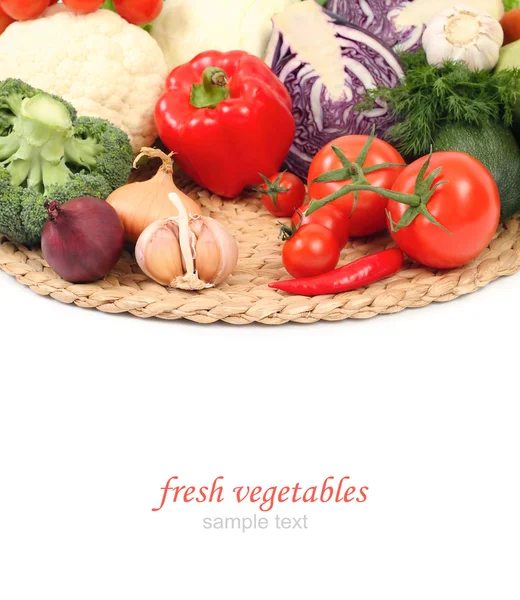 Verduras frescas sobre un fondo blanco. — Foto de Stock
