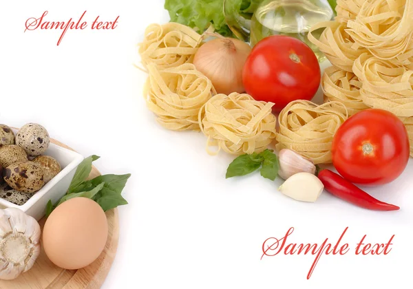 Pasta and fresh vegetables on a white background. — Stock Photo, Image